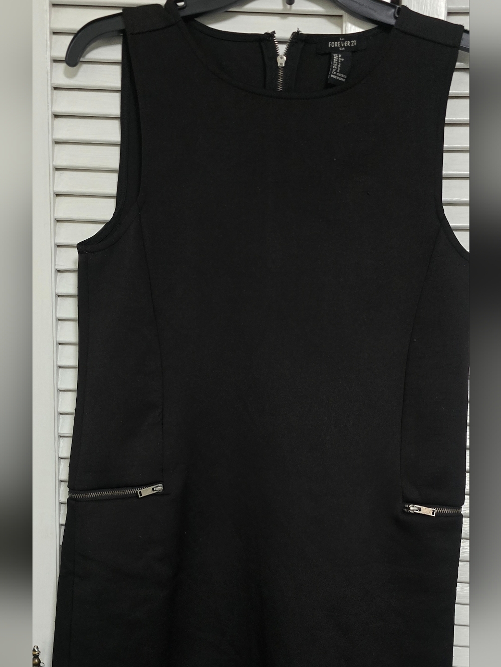 1036 Women's Forever 21 Size S Stretch Black Sleeveless Dress Zip Decor Back Zip